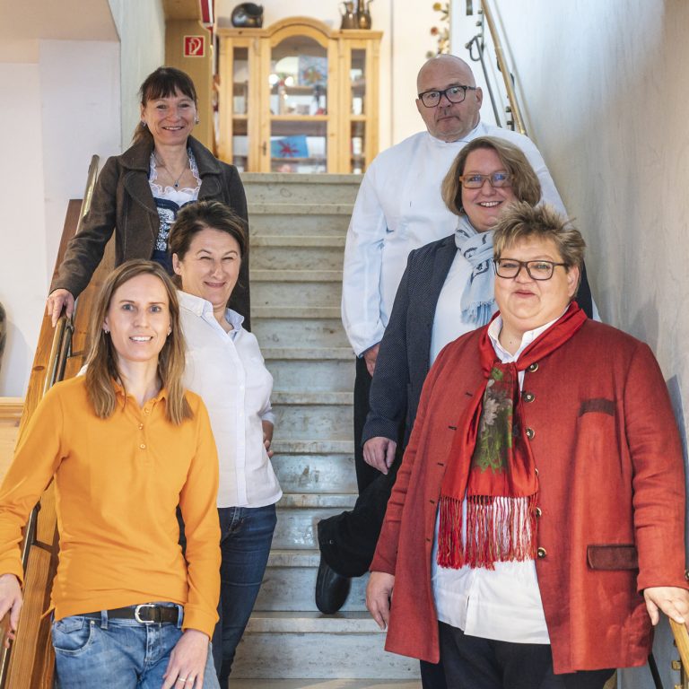 Der Kleinwalsertaler Rosenhof Patricia Wachter mt Team © Dominik Berchtold null